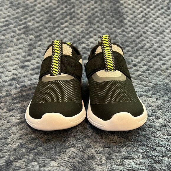 BRAND NEW, UNWORN Athletic Works Memory Foam Slip-On Boys/Toddler size 10 - Picture 2 of 7